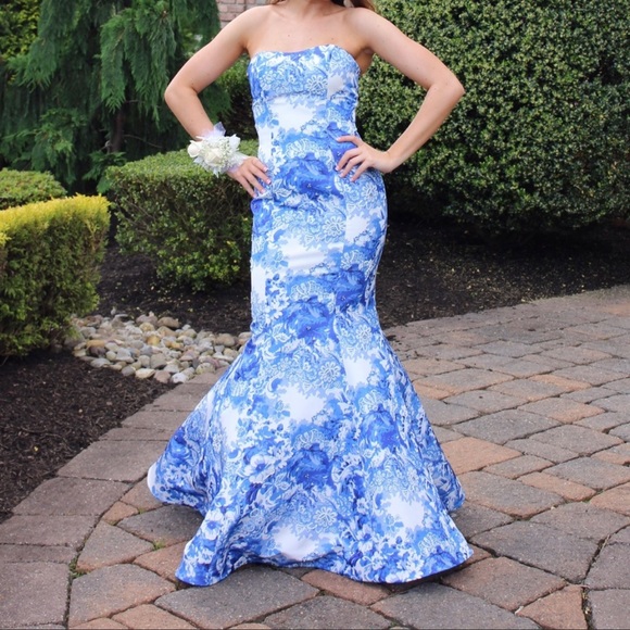 Sherri Hill Gown - Picture 2 of 4